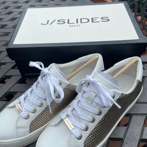 Women's platform sneakers
